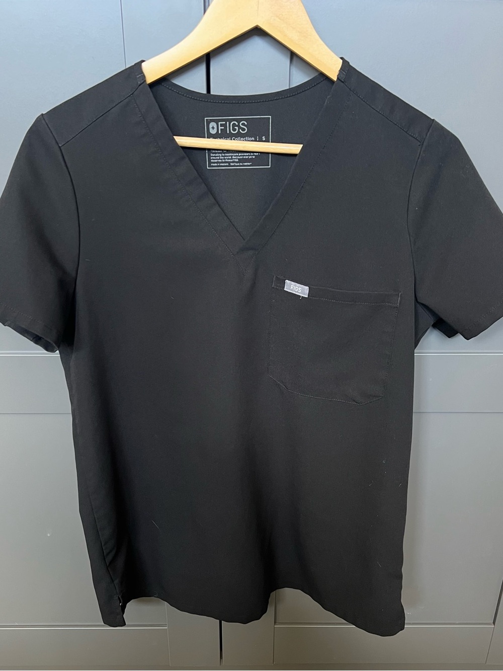 FIGS Women’s Catarina One Pocket Black V-Neck Scrub Top